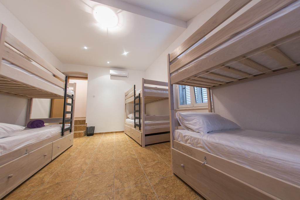 City Hostel Trogir Zimmer foto